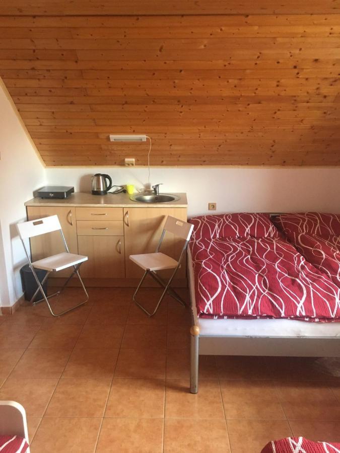 Vinařství Ehrlich Apartamento Milotice Exterior foto